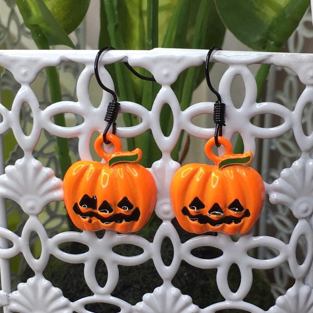 Jack o Lantern Pumpkin Earrings - Picture 3 of 8